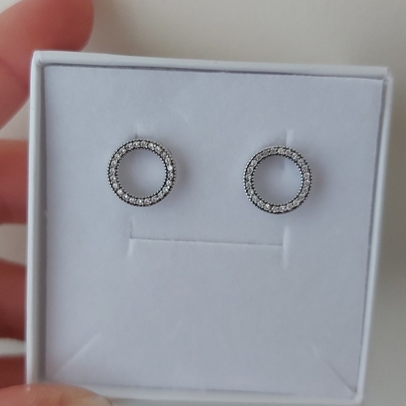925 Sterling Silver Round Circle CZ Stud Earrings - Picture 3 of 10
